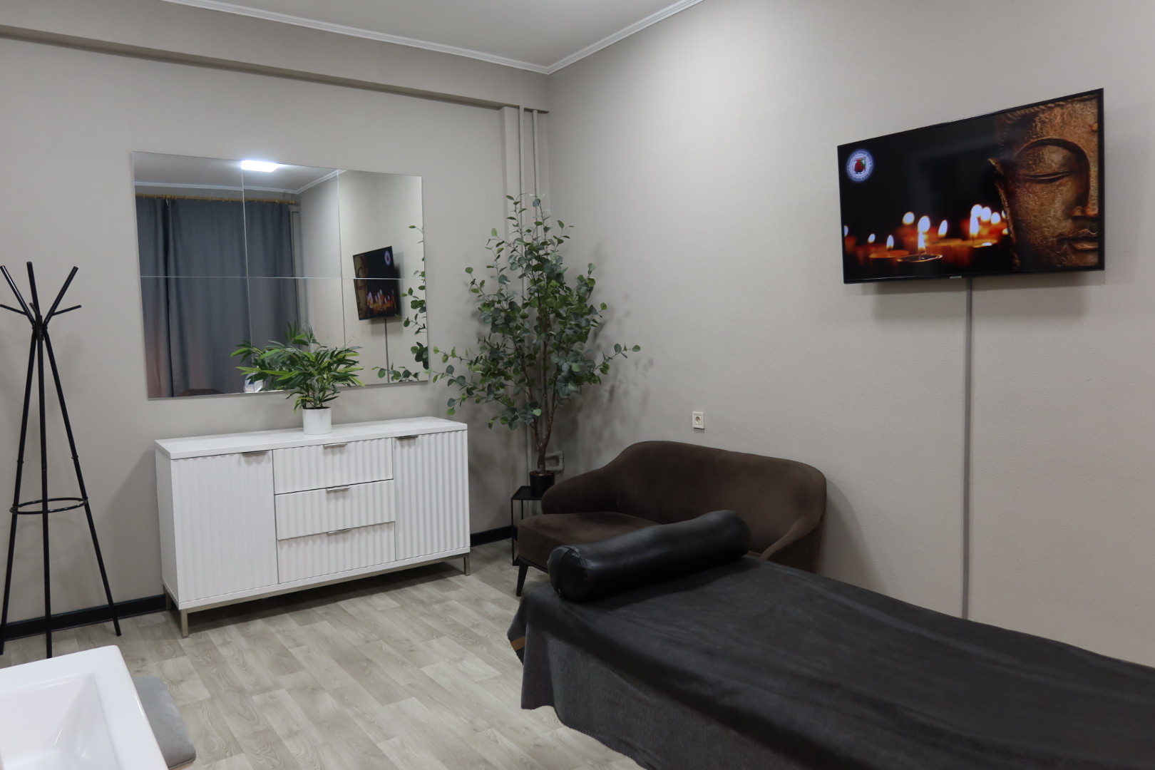 Фахівчиня ZHAK MEDICAL під час авторської програми